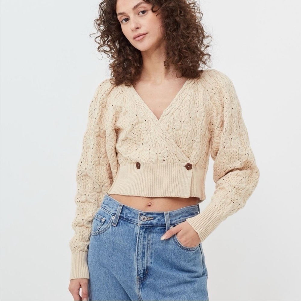 Free People Bonfire Cream Chunky V-Neck Cardigan Sweater with Balloon Sleeves. - Picture 2 of 14